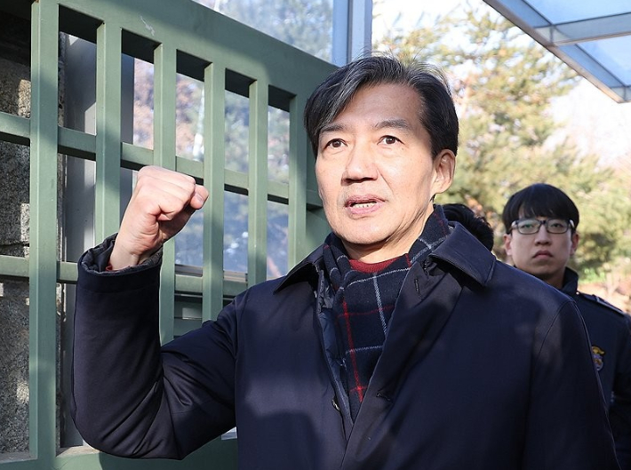 사면 앞두고 복잡해지는 여권의 '조국 방정식'