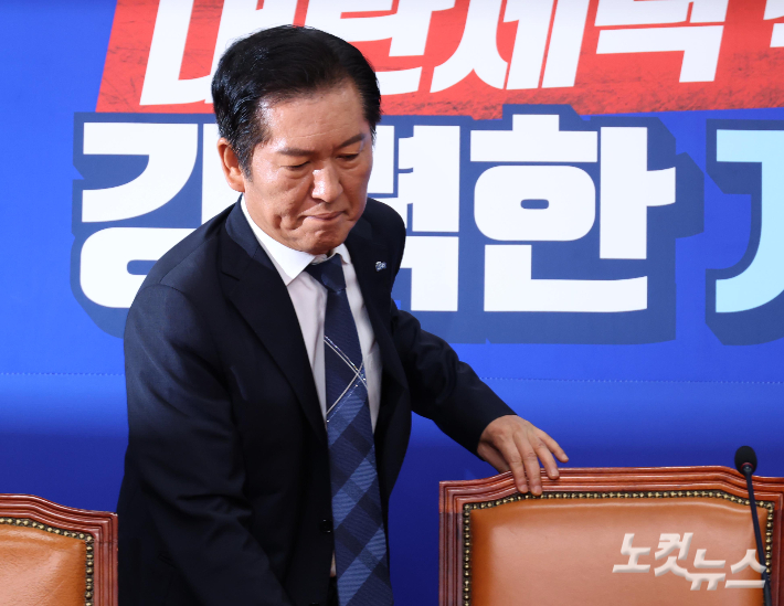 더불어민주당 정청래 대표가 6일 오전 국회에서 열린 최고위원회의에 참석하고 있다. 황진환 기자