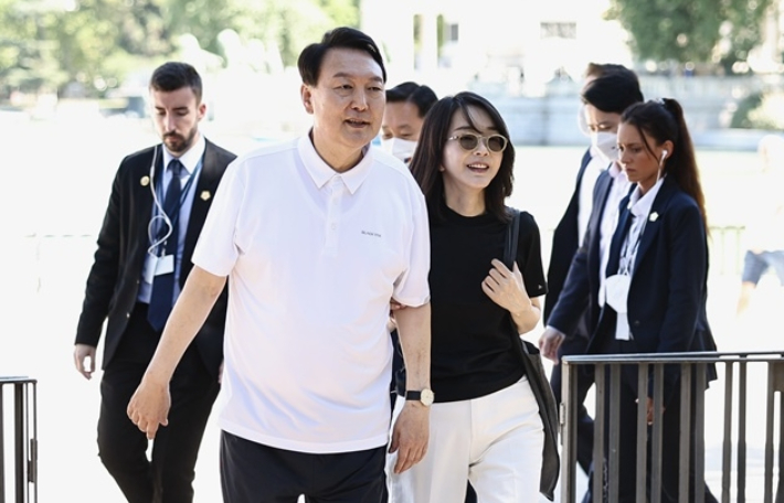 '사상초유' 전직 대통령 부부 동시 구속되나…12일 갈림길[뉴스쏙:속]
