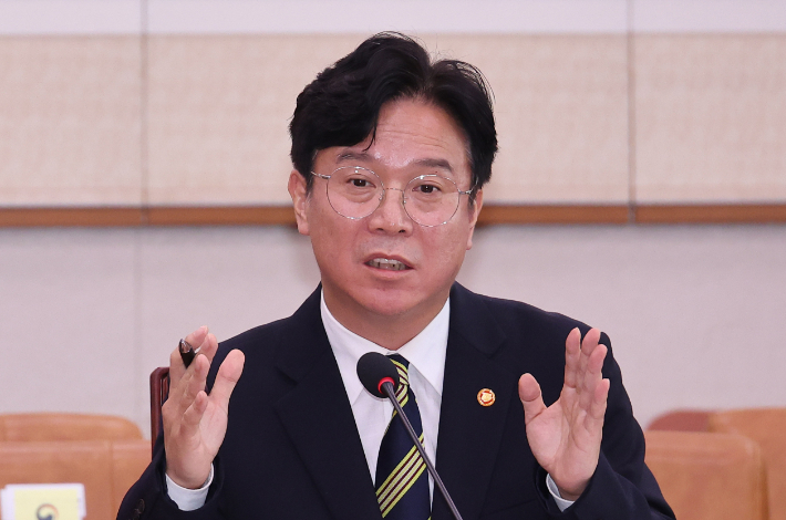 김영훈 "외국인 노동자 차별 없어야…종합대책 만들 것"