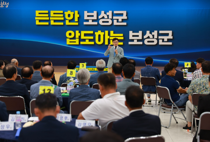 김철우 군수가 사상 첫 사회단체 총망라 민관 간담회에서 발언하고 있다. 보성군 제공