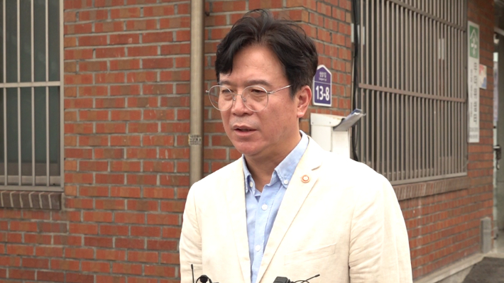 취재진의 질문에 답하는 김영훈 고용노동부 장관. 김현주 크리에이터