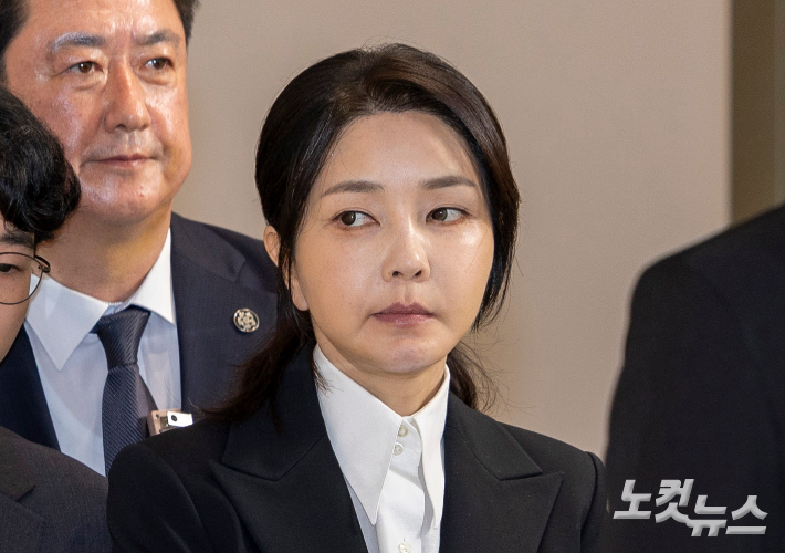 김건희 영장 "주가조작 8억 이득…증거인멸 우려" 특검 주장