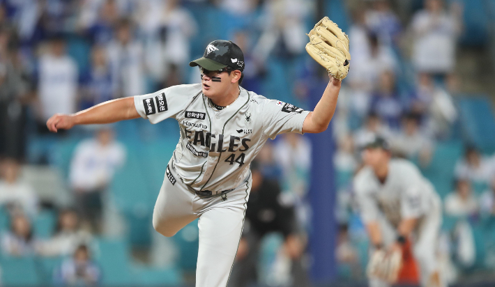 한화, 8월의 그림자… '평균자책점 32.40' 김서현 난조에 롯데 추격 걱정