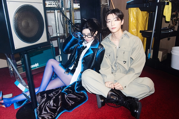 알티는 전소연과 협업한 신곡 '담다디' 뮤직비디오에도 출연했다. 왼쪽부터 전소연, 알티. 알티스트레이블 제공