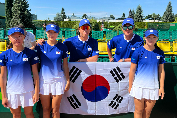 여자팀 김서현(왼쪽부터), 임예린, 김재오 트레이너, 임규태 감독, 이예린. 협회