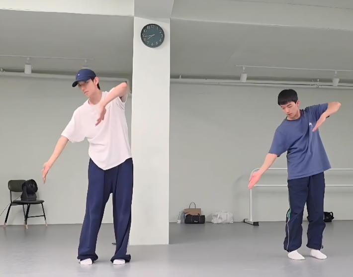 세계무용연맹 한국본부(대표:김긍수)와 국립극장 공동주최로 열리는 '라이즈 댄스 페스티벌'에 참여하는 무용수 이현섭(왼쪽)과 김혜현. 밤톨(김혜현 팬계정) 인스타그램 캡쳐