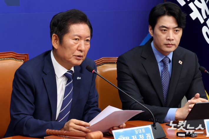 발언하는 정청래 대표