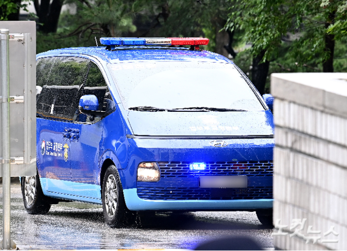 구속 수감된 윤석열 전 대통령이 탑승한 호송차. 류영주 기자