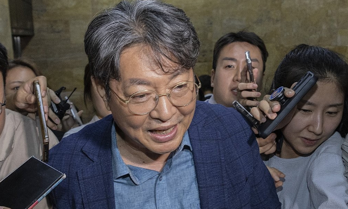 경찰, '차명거래 의혹' 이춘석 출국금지…전방위 강제수사(종합)