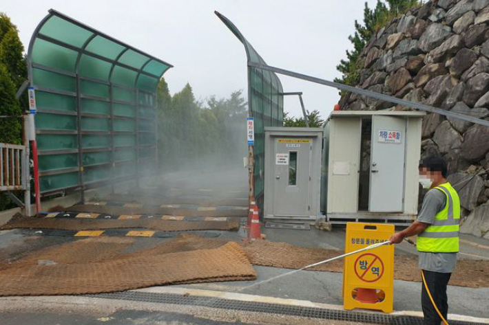 조류독감 방역. 경남도청 제공