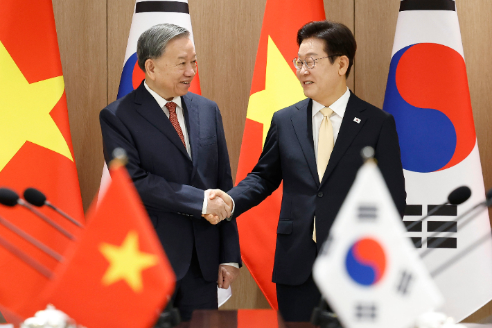 한-베트남 정상회담…"2030년까지 1500억 달러 교역"