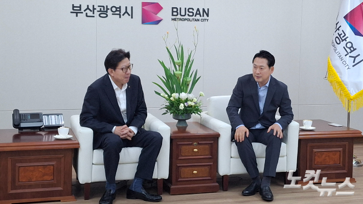 11일 국민의힘 당대표 후보인 장동혁 의원이 부산시청을 찾아 박형준 시장을 만났다. 강민정 기자 