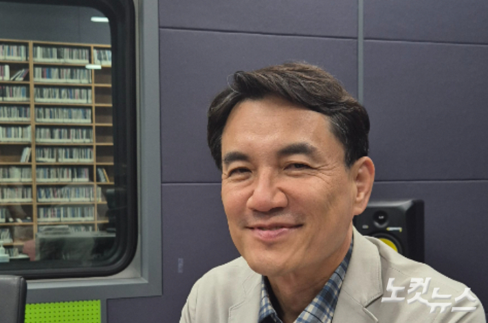 강원CBS.강원영동CBS 시사프로그램 <최진성의 위클리오늘>에 출연한 김진태 강원특별자치도지사. 강민주 PD