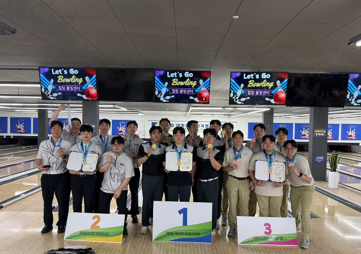 5인조 경기에서 우승을 차지한 광양시청 볼링팀. 전라남도 제공 