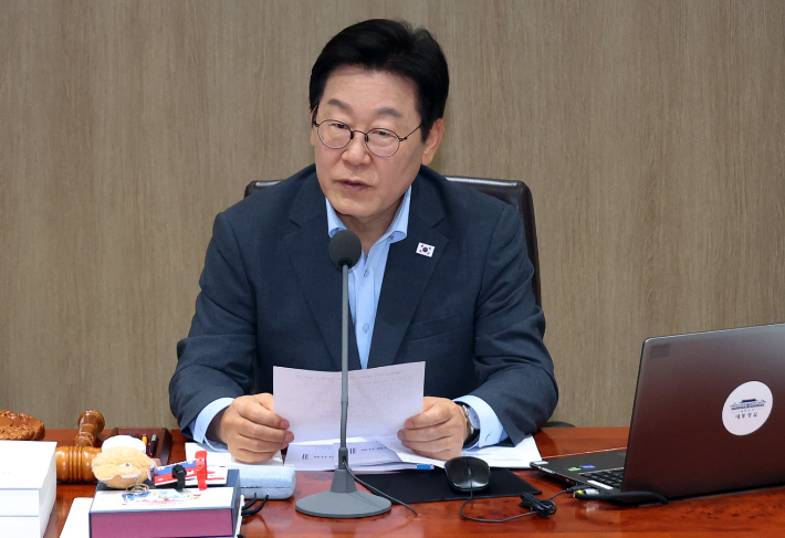 이재명 대통령이 12일 서울 용산 대통령실에서 국무회의를 하고 있다. 연합뉴스