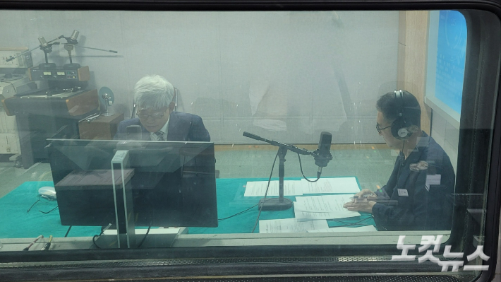 왼쪽부터 김성근 대표, 김종현 앵커. 충북CBS