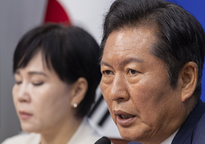 더불어민주당 정청래 대표가 11일 국회에서 열린 최고위원회의에서 발언하고 있다. 연합뉴스