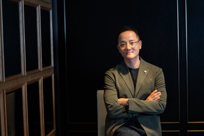 맞춤옷 입은 필감성 감독, 그에게 '좀비딸'은 '동화'였다[EN:터뷰]