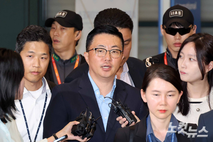 특검, '집사 게이트' 김예성 인천공항에서 체포해 압송