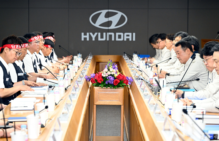 현대자동차 노사는 지난 6월 18일 울산공장 본관에 올해 임금 및 단체교섭 상견례를 열었다. 현대자동차 제공 
