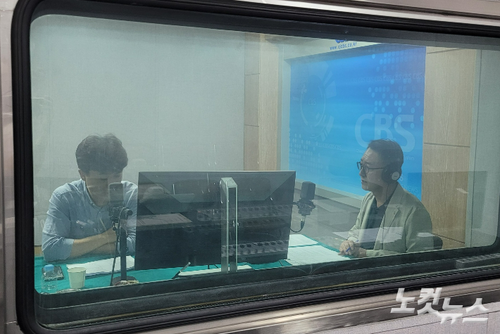 왼쪽부터 이상훈 변호사, 김종현 앵커. 충북CBS