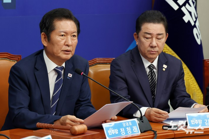 더불어민주당 정청래 대표가 13일 서울 여의도 국회에서 열린 최고위원회의에서 발언을 하고 있다. 윤창원 기자