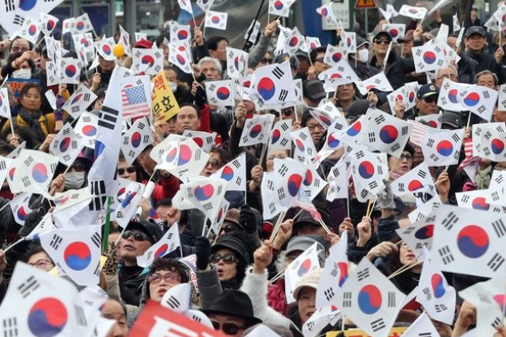 '서부지법 폭동' 엮이면 실형…갈라지는 '광장의 보수'
