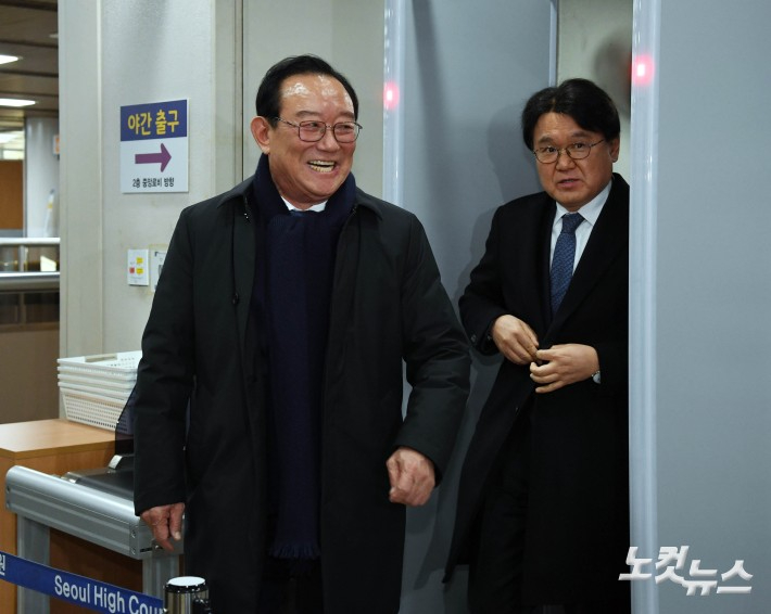 '울산시장 선거 개입' 황운하·송철호, 대법 무죄 확정