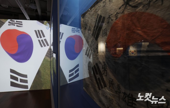 제80주년 광복절을 하루 앞둔 14일 서울 종로구 대한민국역사박물관에서 시민들이 