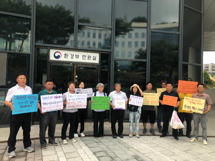 환경부를 방문한 지천댐 반대 측. 지천댐 반대 대책위원회 제공