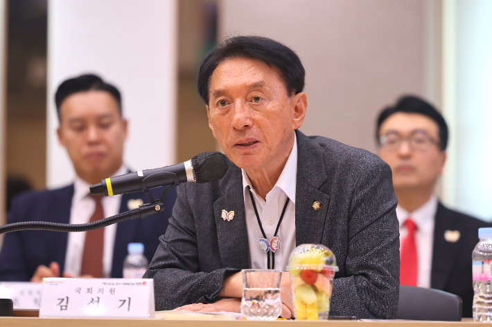 김석기 국회의원이 정책간담회에서 발언하고 있다. 경주시 제공