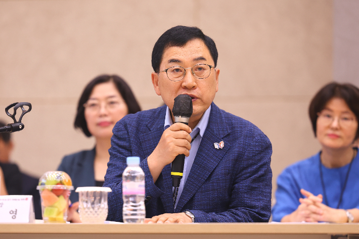 주낙영 경주시장이 정책간담회에서 발언하고 있다. 경주시 제공