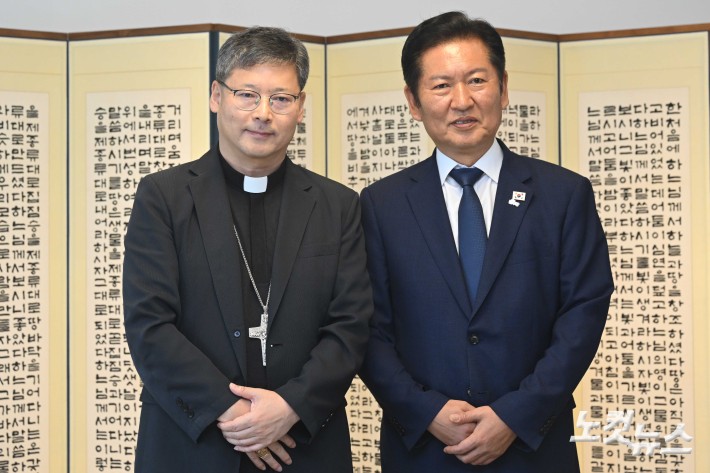 정청래 더불어민주당 대표, 서울대교구장 정순택 대주교 예방
