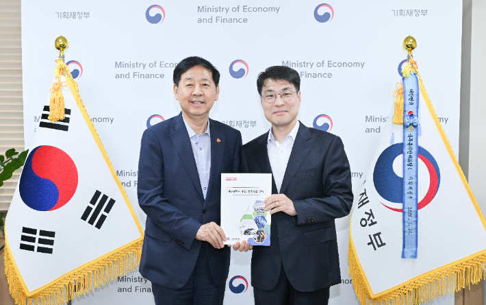 김정기 대구시장 권한대행 기재부 장관 면담…신공항 등 지역 현안 지원 요청