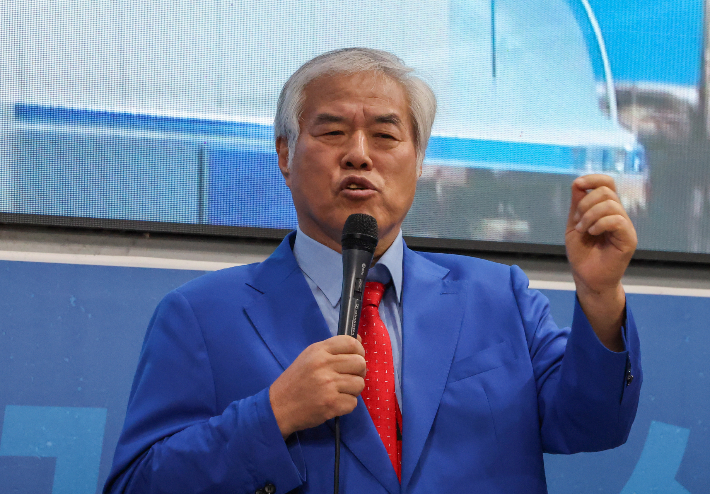 13일 서울 성북구 사랑제일교회에서 전광훈 목사가 8.15, 8.16 집회 관련 긴급기자회견을 하고 있다. 연합뉴스