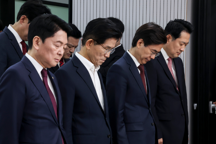 마지막 연설회도 온통 '윤석열'…전한길엔 솜방망이