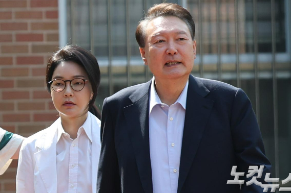 구속된 김건희 "다시 내 남편 尹과 살 수 있을까"