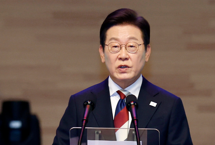 이 대통령 "관세 다음 파도 밀려올 것…위기를 기회로 만들 국민 저력 있어"