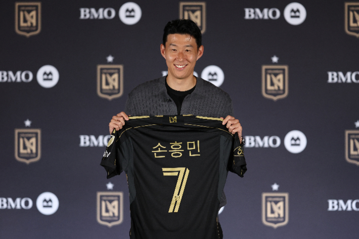 "손흥민 유니폼 판매량, 메시·호날두·르브론 넘어 세계 1위" LAFC 단장 미소