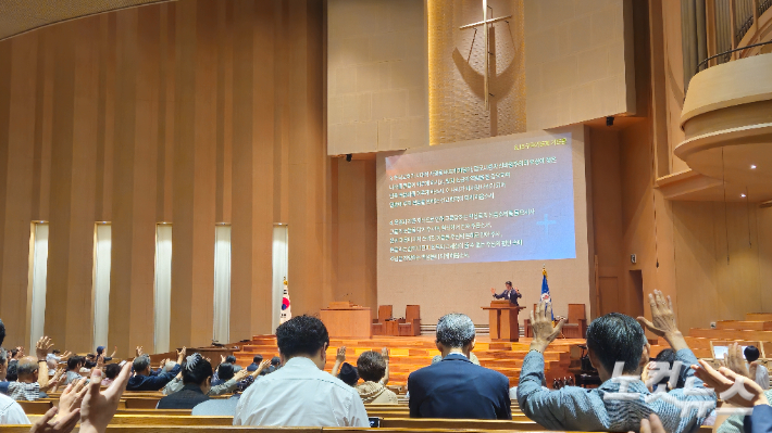 한국교회 어머니교회로 불리는 서울 종로구 신문로 새문안교회(이상학 목사)가 15일 대예배실에서 광복 80주년 나라와 민족을 위한 기도회를 가졌다. 송주열 기자