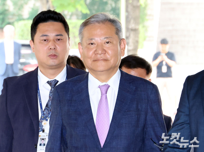 12·3 비상계엄 당시 '언론사 단전·단수 지시' 등의 의혹을 받는 이상민 전 행정안전부 장관이 서울 서초구 서울중앙지법에서 열린 구속 전 피의자 심문(영장실질심사)에 출석하고 있다. 황진환 기자