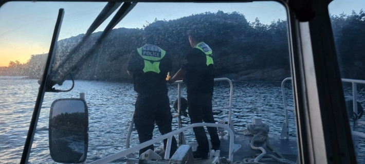 실종자를 찾는 해경 모습. 군산해경 제공