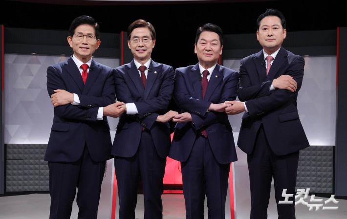 손맞잡은 국민의힘 당대표 후보들