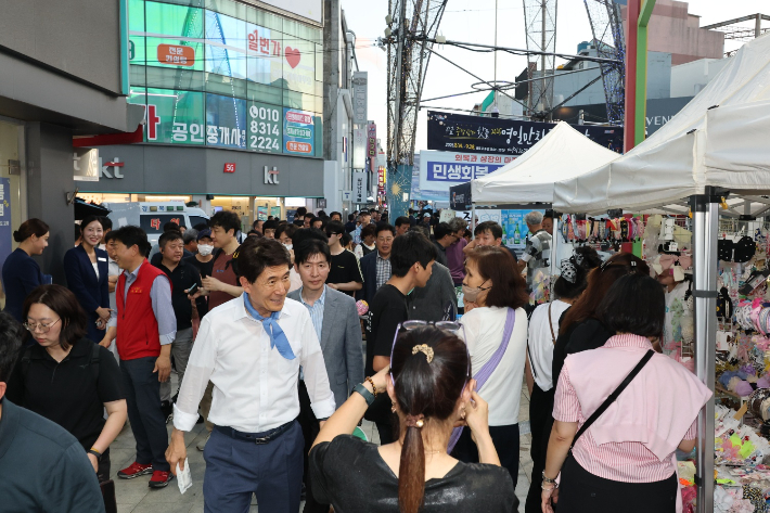 지난 14일 포항시 중앙상가 거리문화축제를 시작으로 포항 중앙상가 영일만친구 야시장이 본격 운영에 들어갔다. 포항시 제공