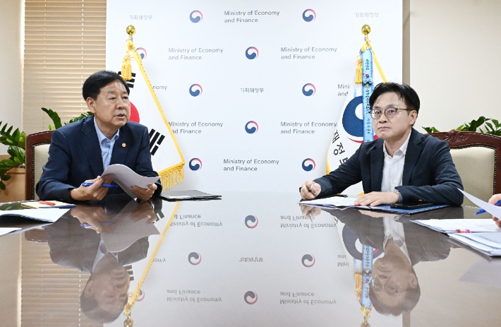 석유화학 발등에 불…정부, 구조재편 속도 낸다