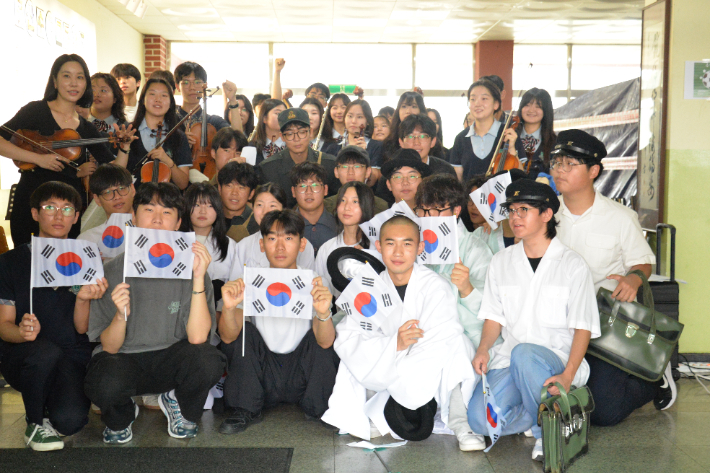 경기 파주 문산수억고등학교 학생들이 14일 광복 80주년을 맞아 교내에서 추모 콘서트를 진행했다. 파주문산수억고 제공