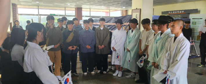 경기 파주 문산수억고등학교 학생들이 14일 광복 80주년을 맞아 교내에서 추모 콘서트를 진행했다. 파주문산수억고 제공