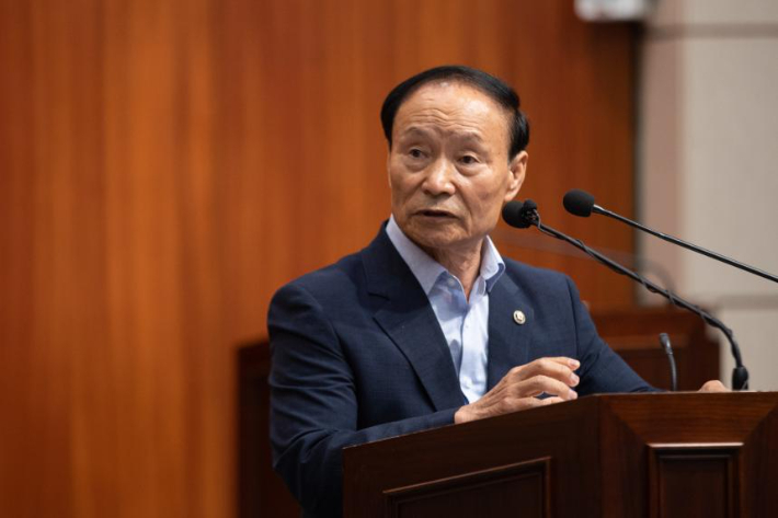 조국혁신당에 입당한 군산시의회 김경구 의원. 군산시의회 제공