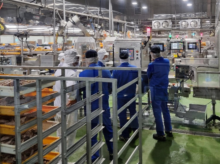 사료 안전성 검사. 경남도청 제공 